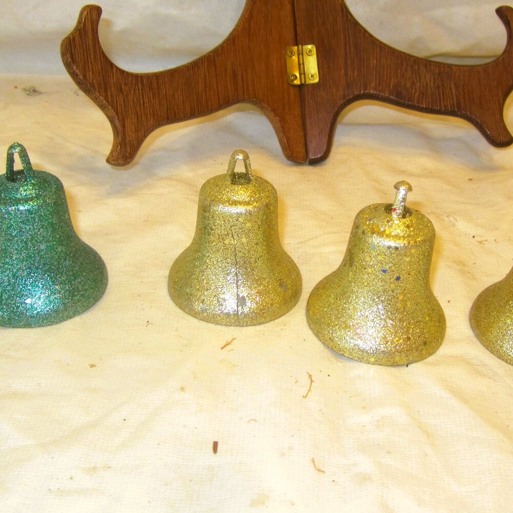 VTG SET OF 4 PLASTIC GLITTER BELLS, 1 GREEN 3 GOLD